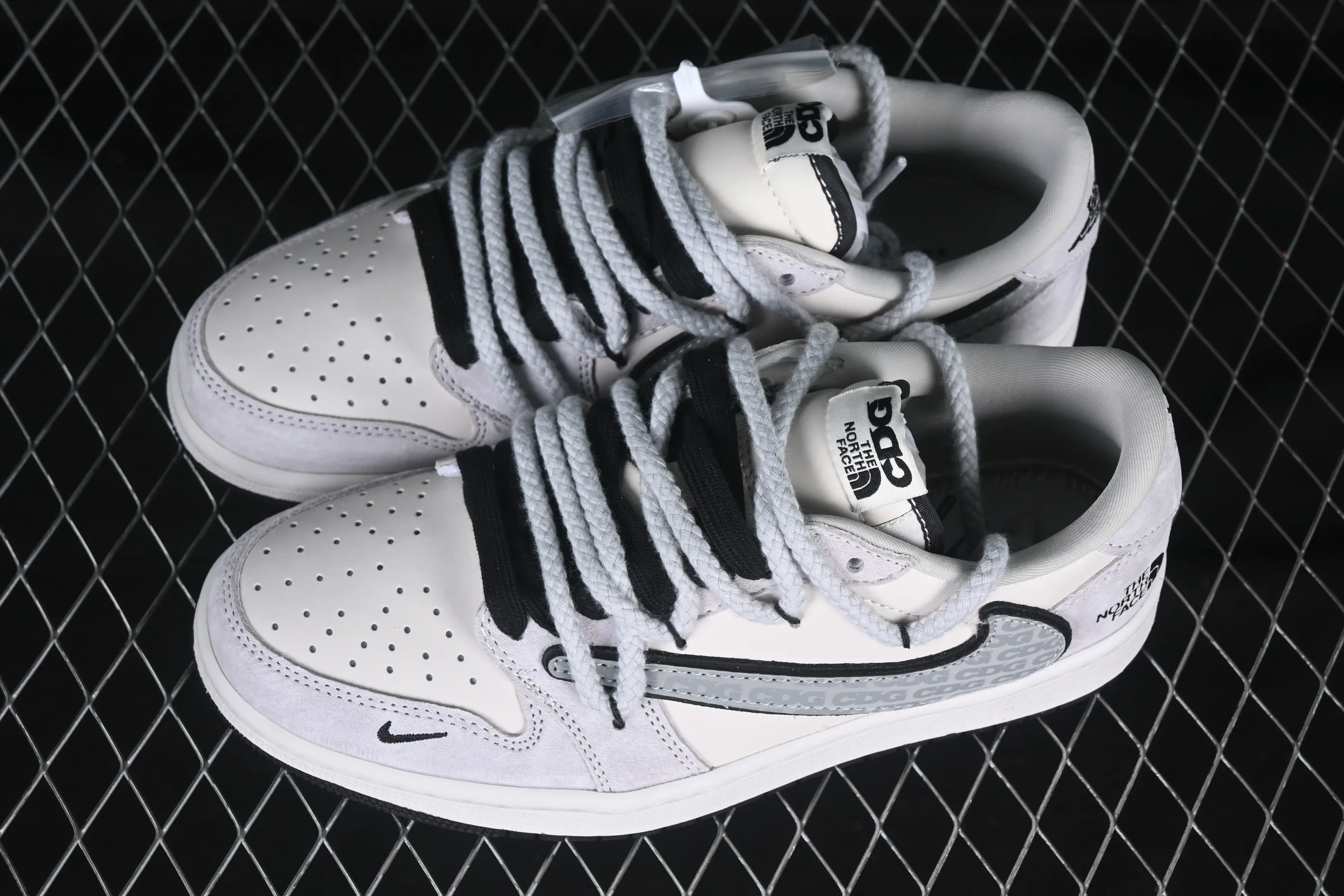 All categories Air Jordan Jordan series basketball shoes Air Jordan 1 Low High-end customized low-top sneakers Travis Scott x Fragment Design x Air Jordan 1 Low OG SP AJ1 Joe 1 Stusi jointly branded Year of the Snake limited edition Double spelled beige and black hook Low-top cultural casual sneakers XX3318-516